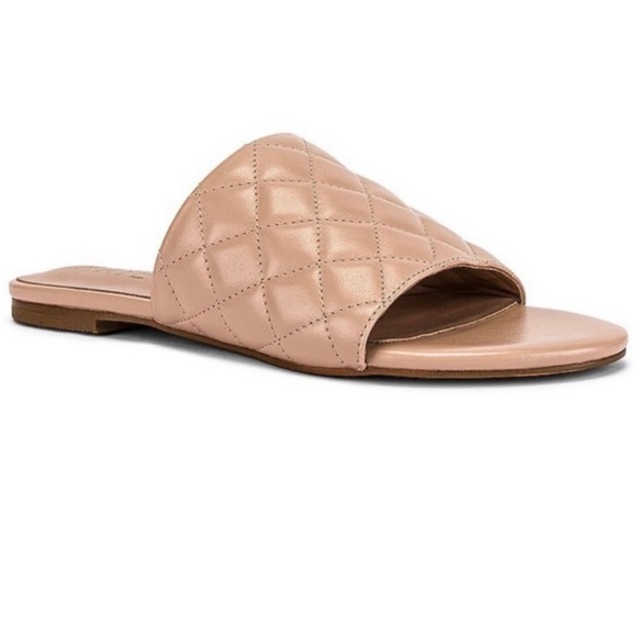 REVOLVE Shoes - NEW RAYE REVOLVE BEIGE QUILTED SLIP-ON SANDALS